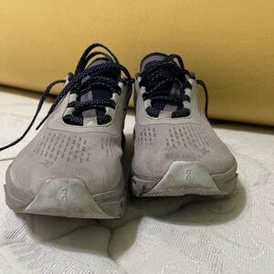 Womens oncloud tennis shoes